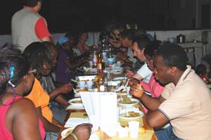 Cena con i profughi venuti ad abitare a Certaldo